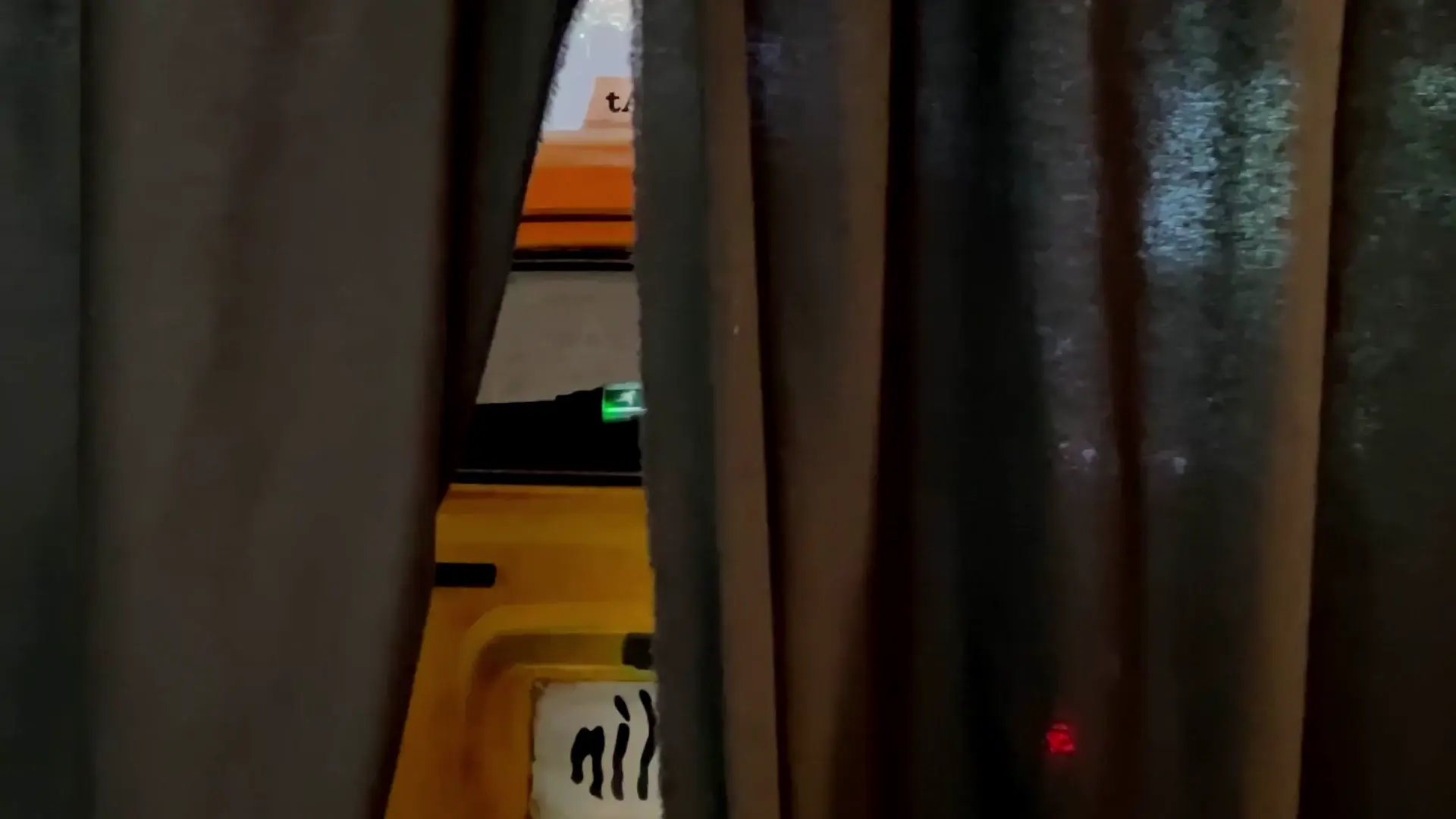 tAxI